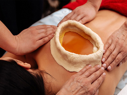 Ayurvedic Oil Compresses: The Art of External Vastis