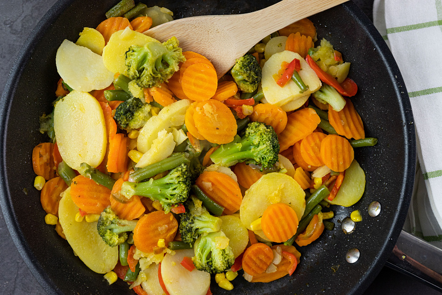 Art of a light vegetable and rice dish representing the gentle Samsarjana Krama recovery diet