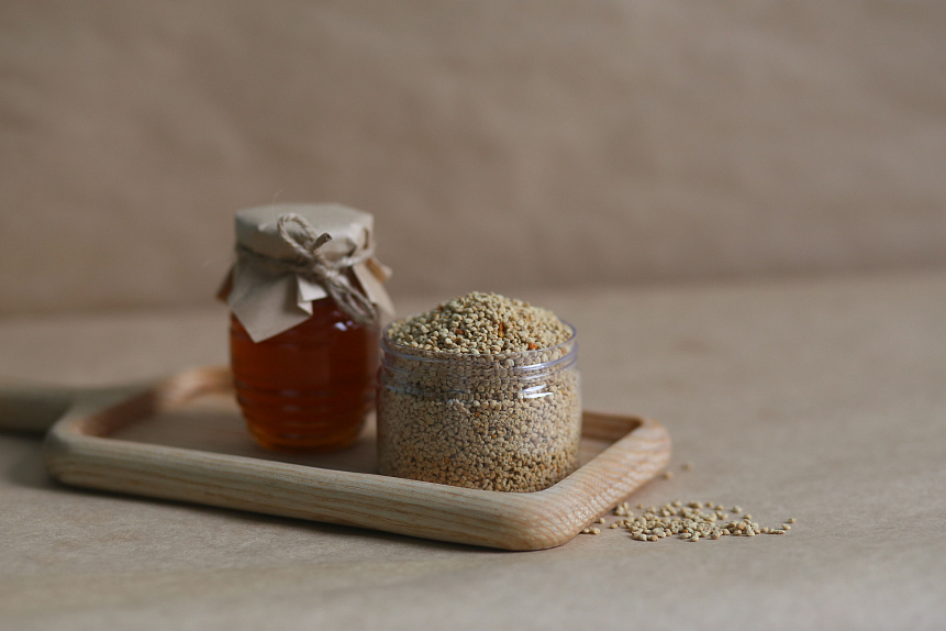 .Photo of golden sesame oil resting on a wooden table for Ayurvedic joint treatment