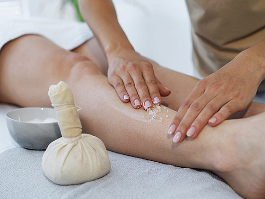 Ayurvedic Herbal Poultice Massage